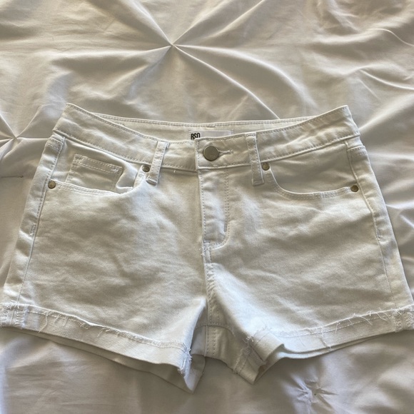 white non ripped white jean shorts - Picture 3 of 4
